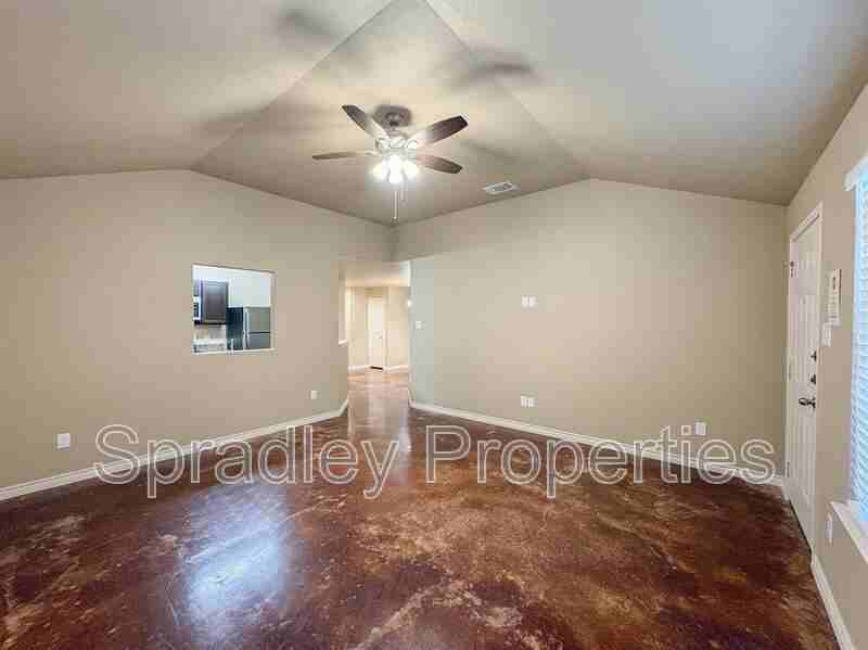 1044 Edwards Dr Apt A - Photo 2 of 15