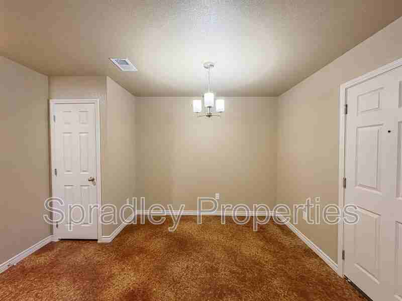1013 Kerr Ct Apt A - Photo 5 of 13