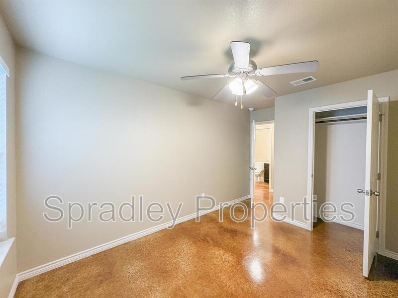1013 Kerr Ct Apt A - Photo 7 of 13