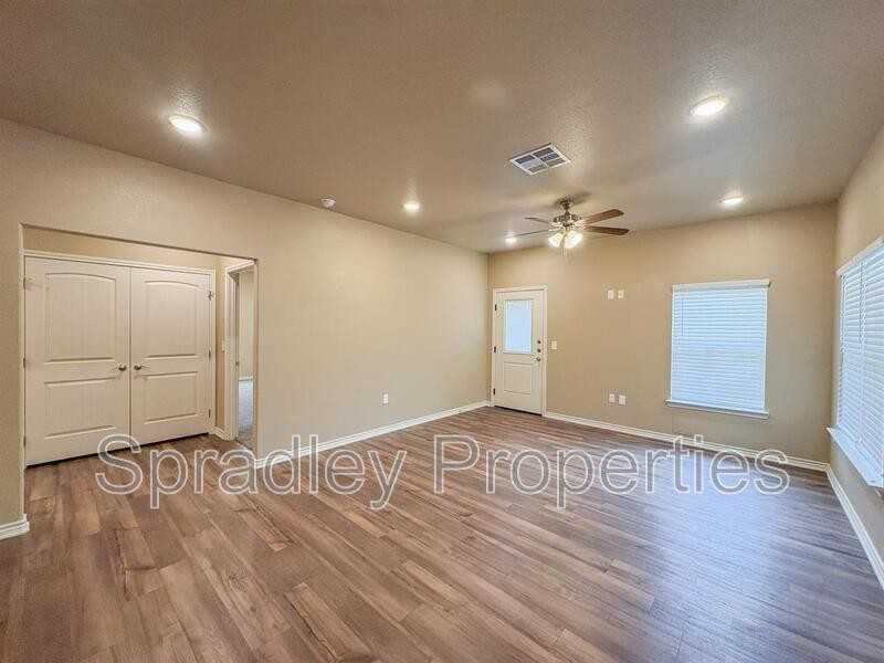 1075 Hibiscus Unit B - Photo 2 of 12