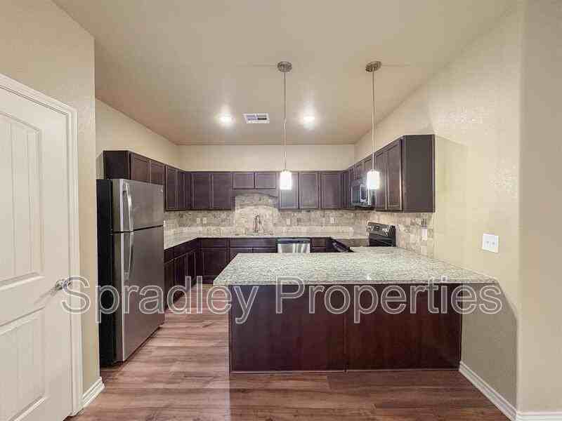1075 Hibiscus Unit B - Photo 3 of 12