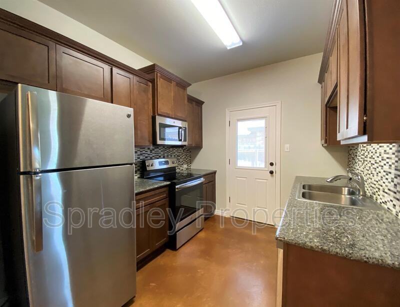 204 Juniper Dr Unit B - Photo 4 of 10