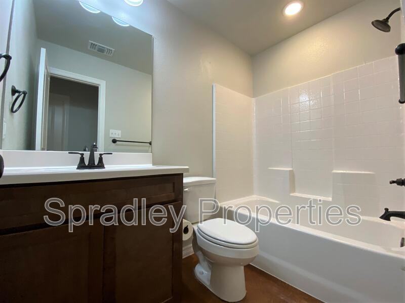 204 Juniper Dr Unit B - Photo 6 of 10