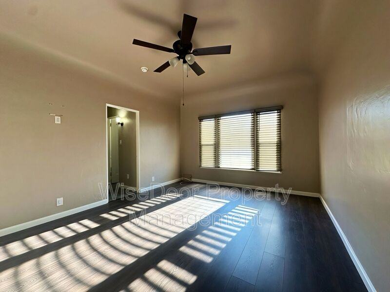 1030 Leonard Ave #6 - Photo 4 of 14