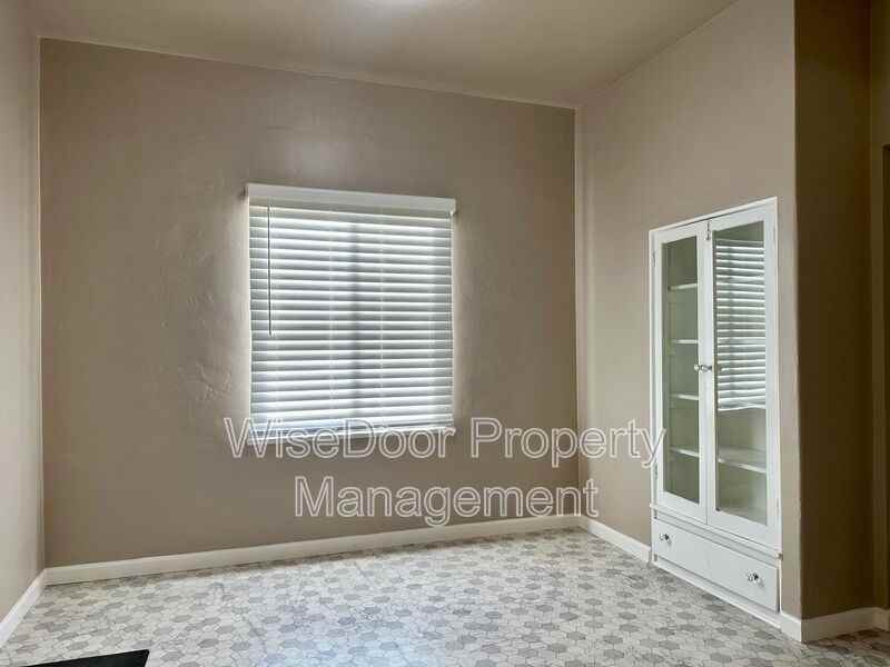 1030 Leonard Ave #6 - Photo 5 of 14