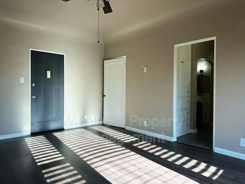 1030 Leonard Ave #6 - Photo 7 of 14
