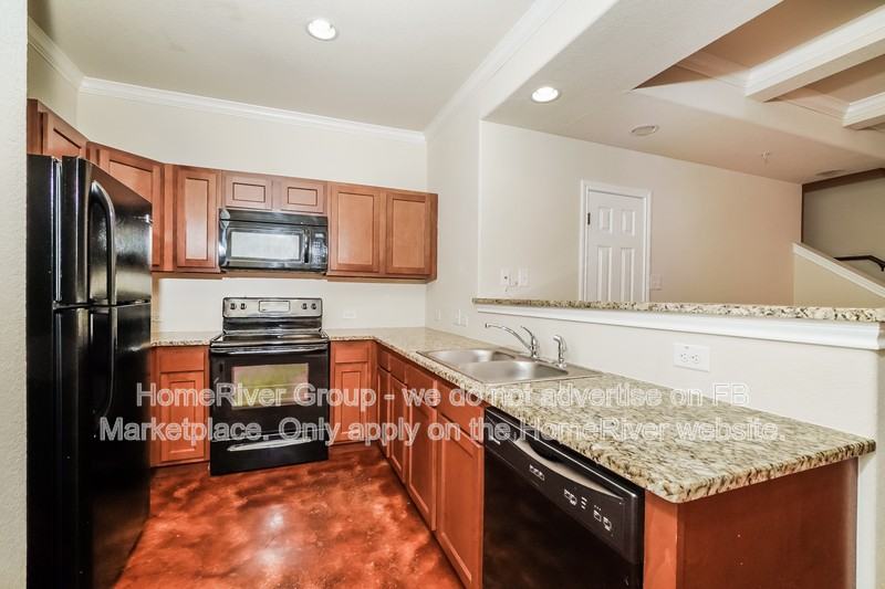 6414 Melanzane Ave #3 - Photo 6 of 19