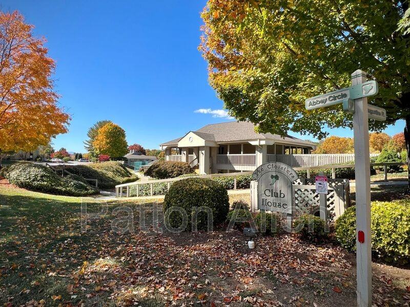 2406 Abbey Cir - Photo 2 of 34