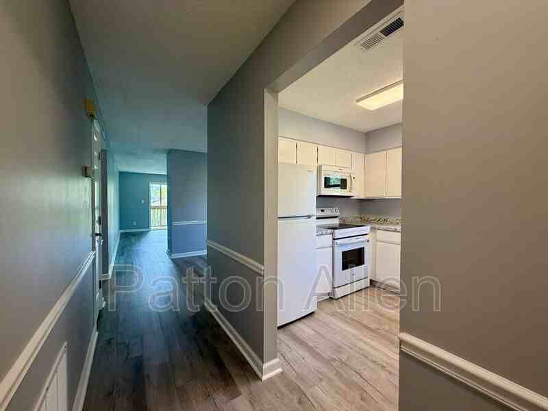 2406 Abbey Cir - Photo 3 of 34