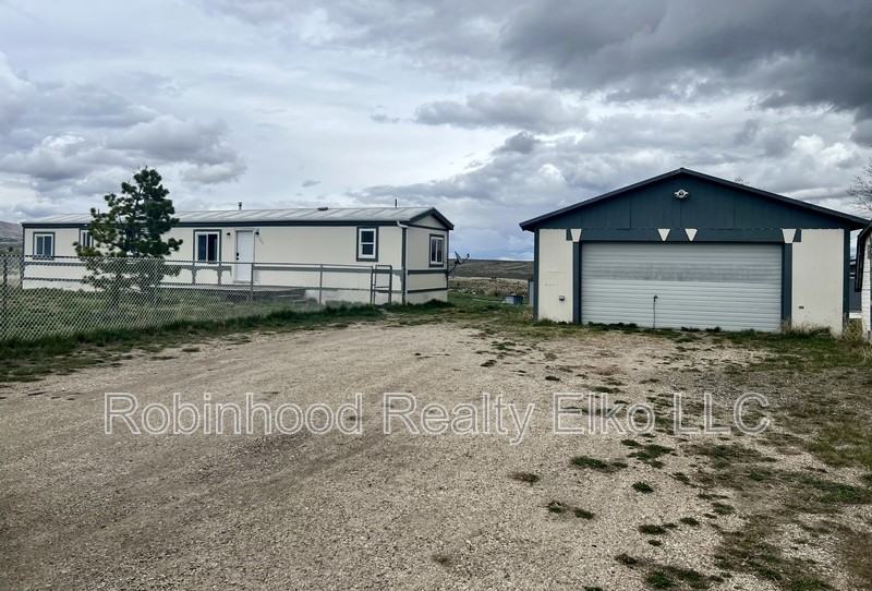 576 Bond Dr - Photo 2 of 22