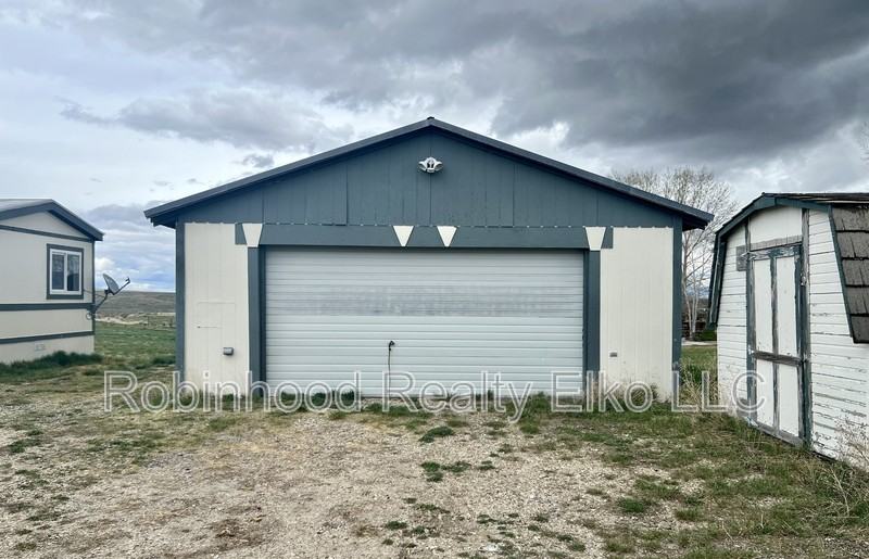 576 Bond Dr - Photo 3 of 22