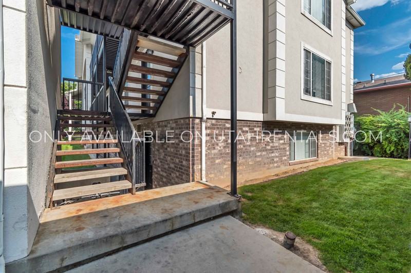 909 Nw #8 - Photo 3 of 18