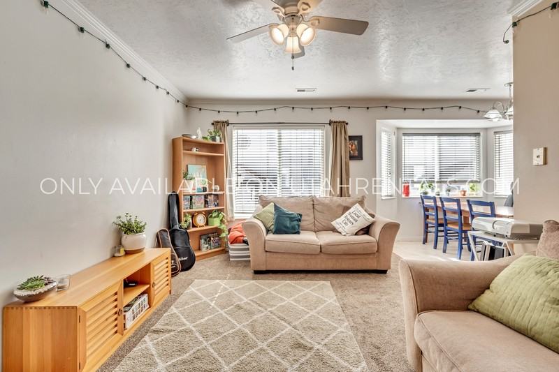 528 Ne #216-1 - Photo 4 of 15