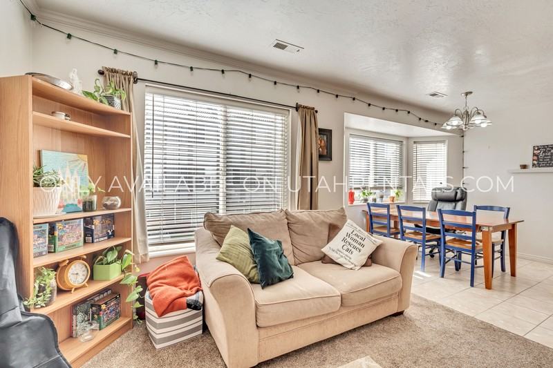 528 Ne #216-1 - Photo 5 of 15