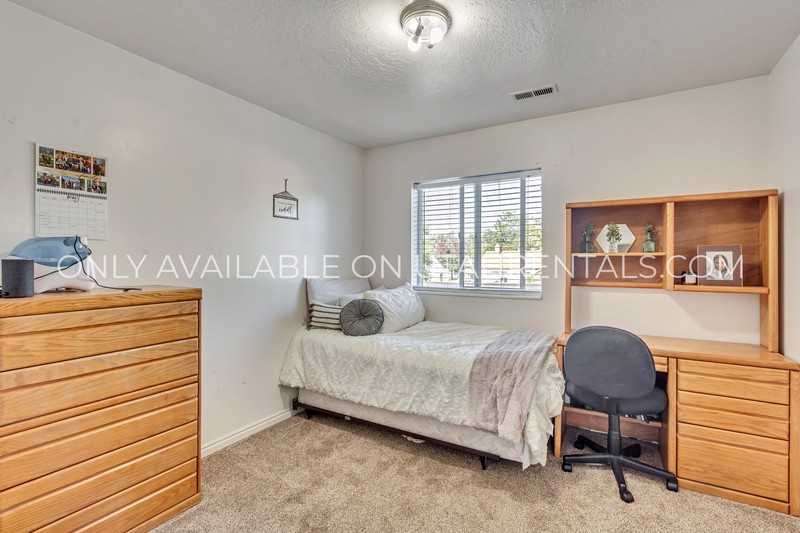 528 Ne #216-1 - Photo 6 of 16