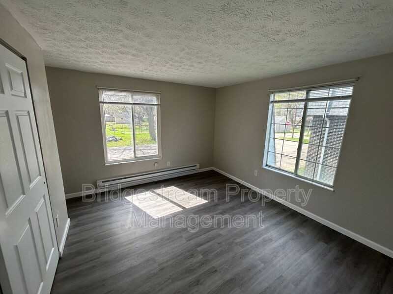 305 Bellbrook Ave #4 - Photo 3 of 8