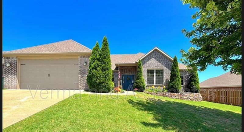 1610 Sweetbriar Way - Photo 2 of 22