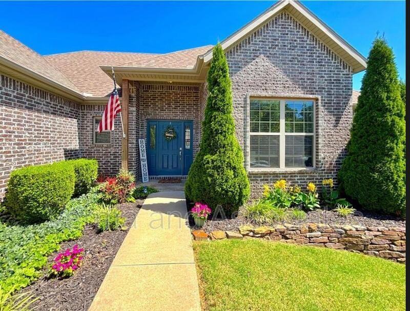1610 Sweetbriar Way - Photo 3 of 22