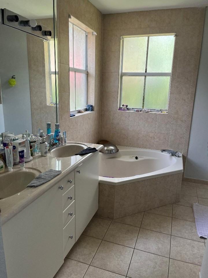 2349 Southwest 148th Court - Photo 4 of 14