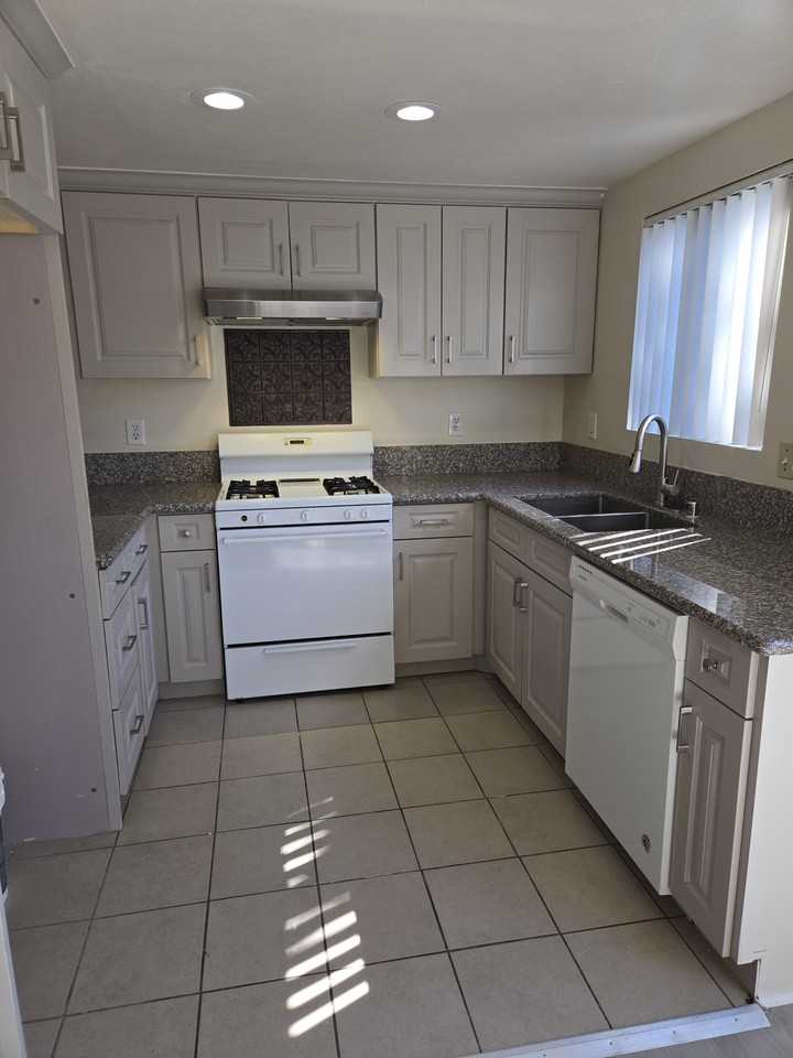 713 Corvette Dr #3 - Photo 3 of 7