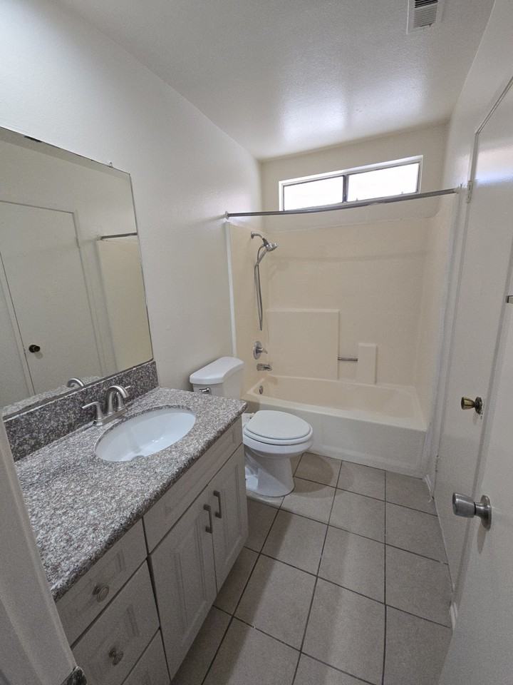 713 Corvette Dr #3 - Photo 4 of 7