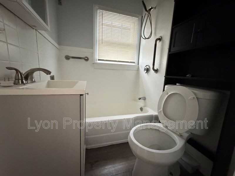 238 Newland Ave #2F - Photo 6 of 8
