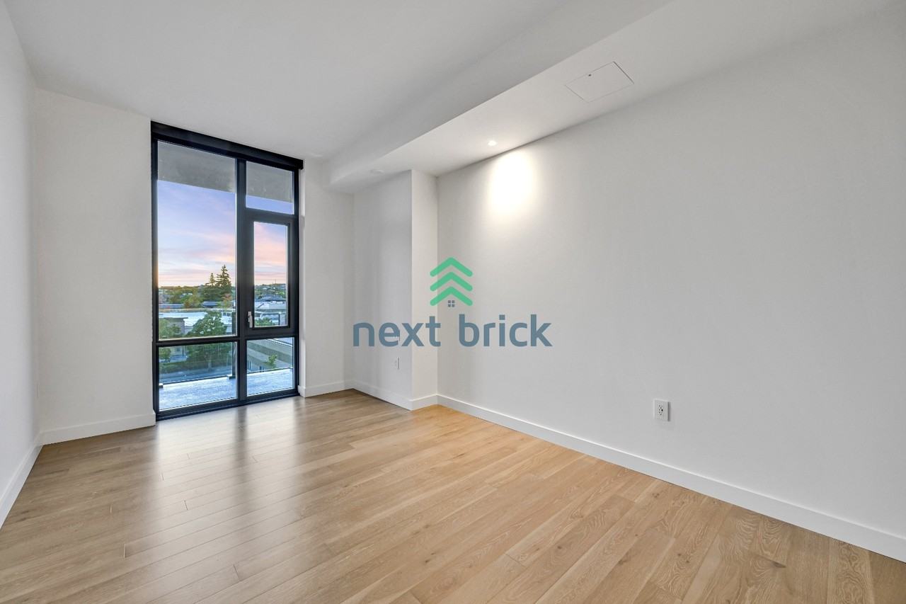 889 Avenue Sq Ne #303 - Photo 5 of 18