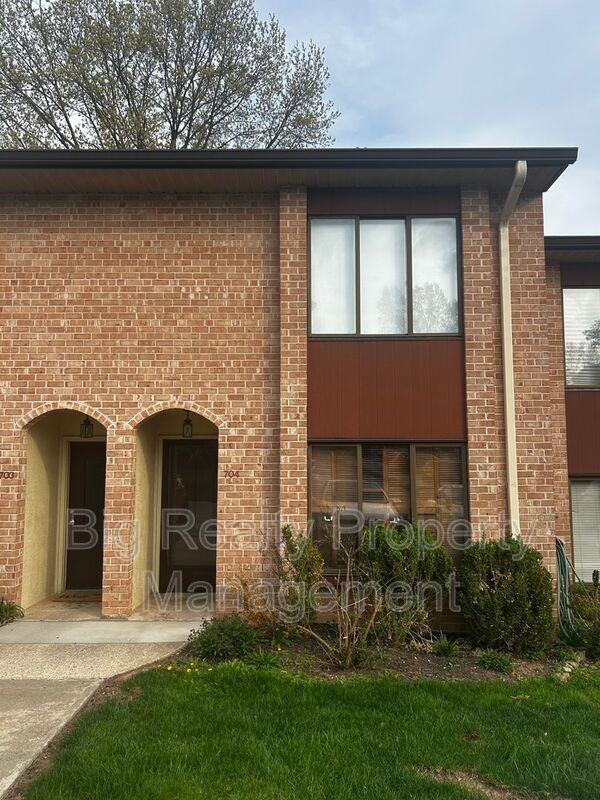704 Stonybrook Dr - Photo 3 of 42