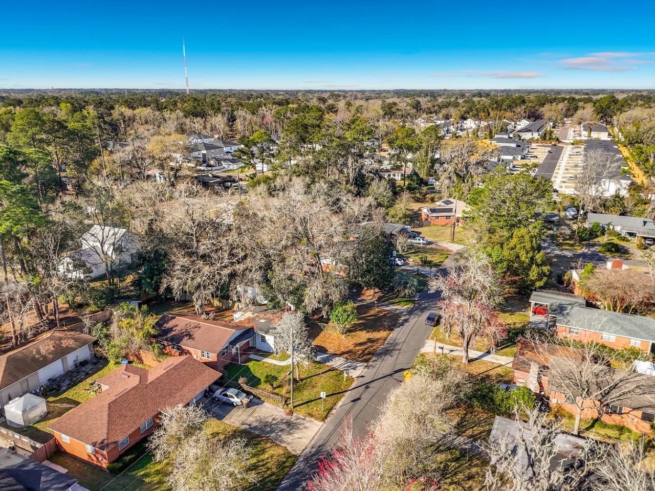 5330 Quan Dr - Photo 3 of 41