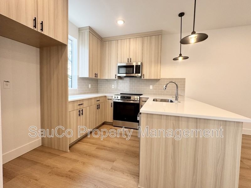 4383 Se Tolman St - Photo 4 of 15