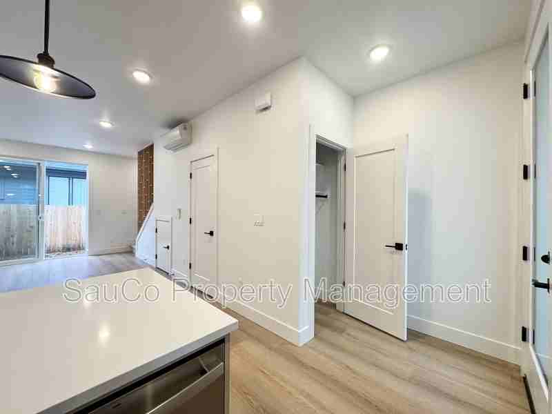4385 Se Tolman St - Photo 3 of 14