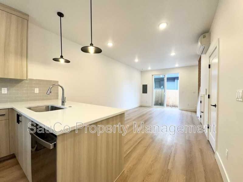 4385 Se Tolman St - Photo 4 of 14