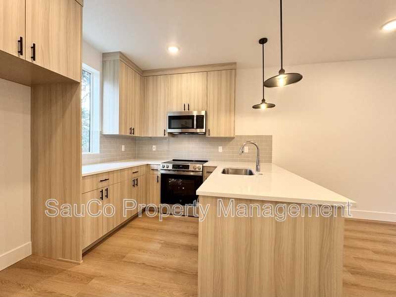 4385 Se Tolman St - Photo 5 of 14