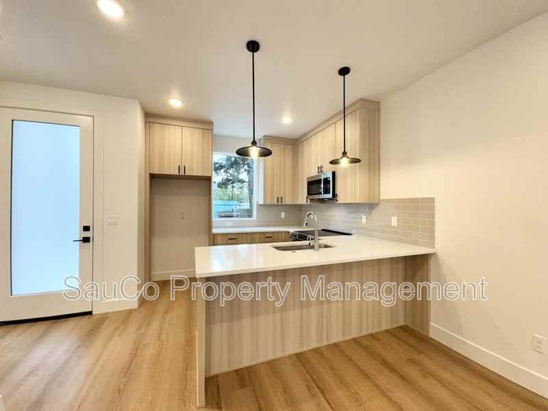 4385 Se Tolman St - Photo 6 of 14