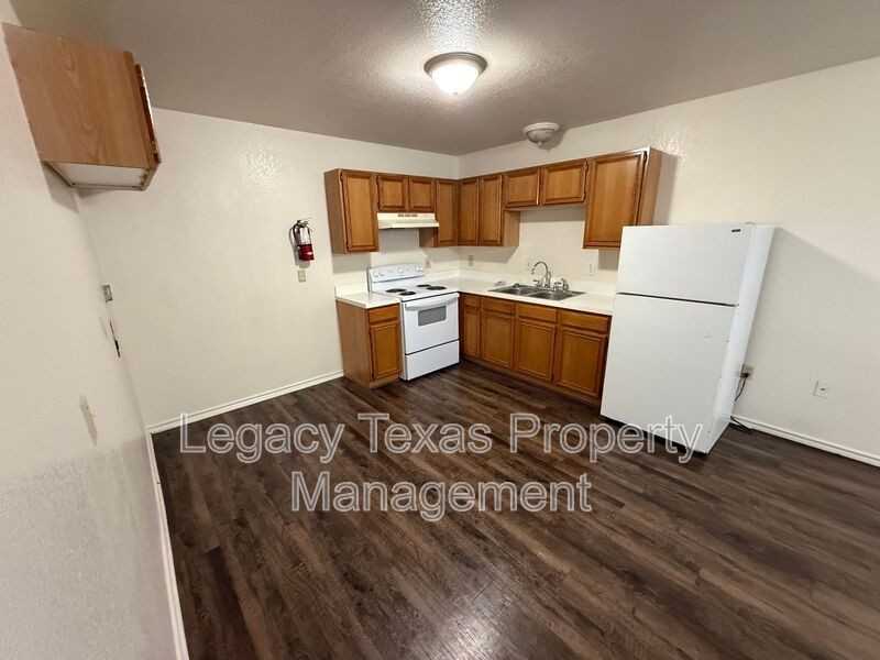 1110 Williams Ave #C - Photo 3 of 15