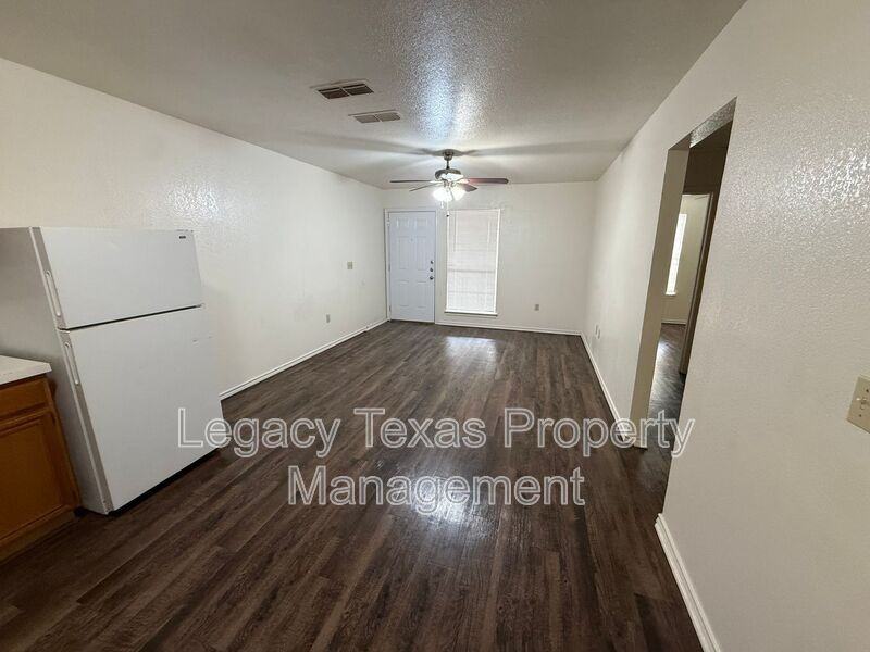 1110 Williams Ave #C - Photo 5 of 15