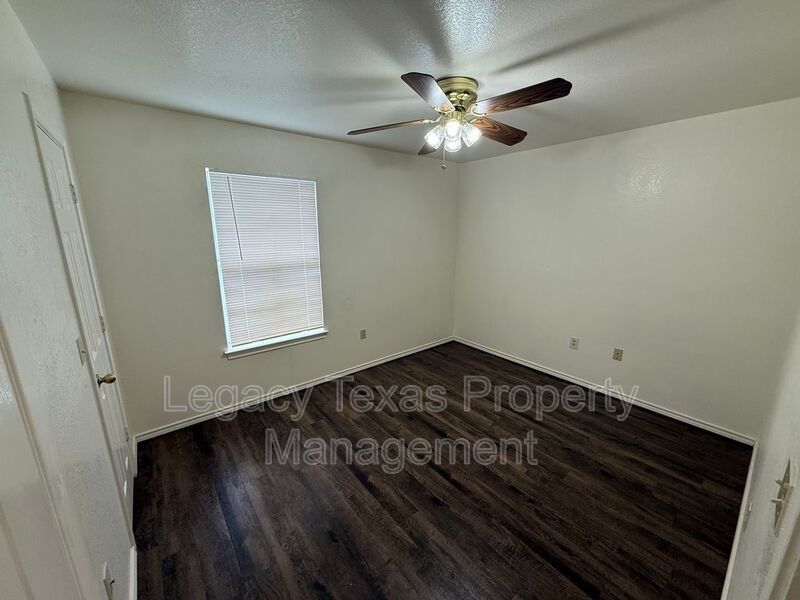 1110 Williams Ave #C - Photo 6 of 15
