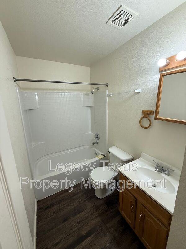 1110 Williams Ave #C - Photo 7 of 15