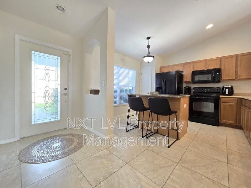 1243 Nw 22nd Ave - Photo 2 of 21