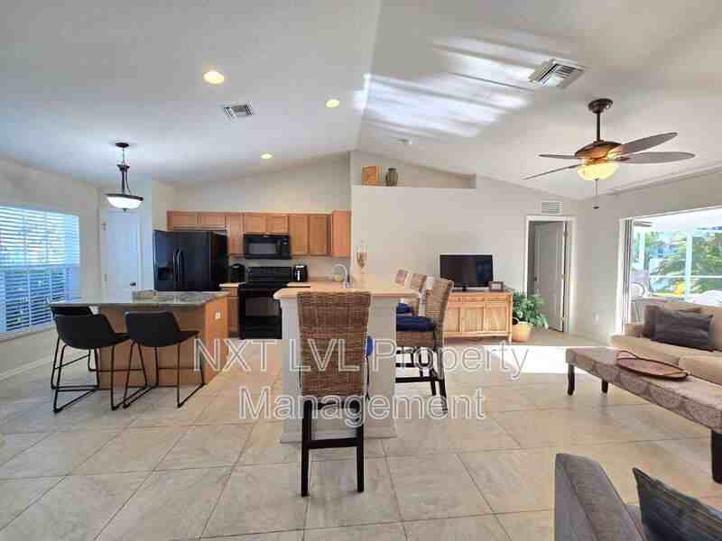 1243 Nw 22nd Ave - Photo 4 of 21