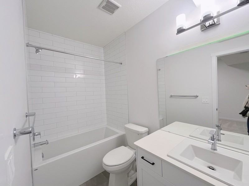 3435 169 St Sw - Photo 3 of 13