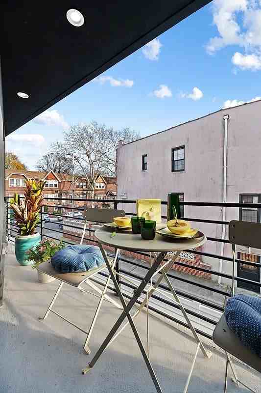 2454 E 15th St #1A - Photo 4 of 9