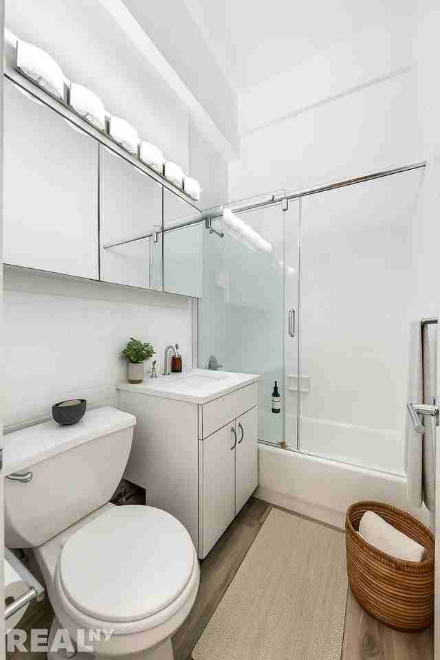 E 35th St #9E - Photo 4 of 8