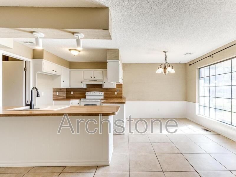 6605 Lyrewood Ln - Photo 2 of 30