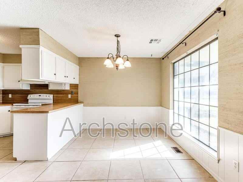 6605 Lyrewood Ln - Photo 3 of 30