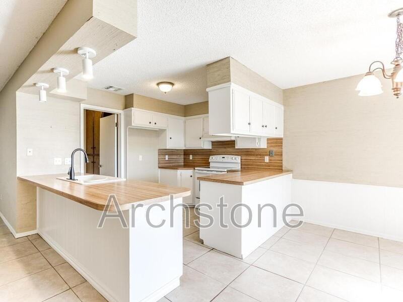 6605 Lyrewood Ln - Photo 6 of 30