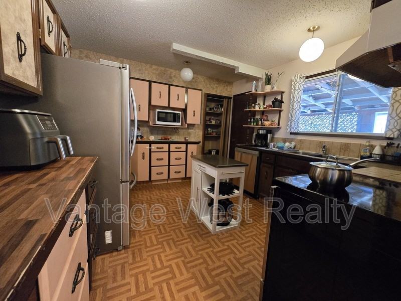 1265 - Photo 2 of 25