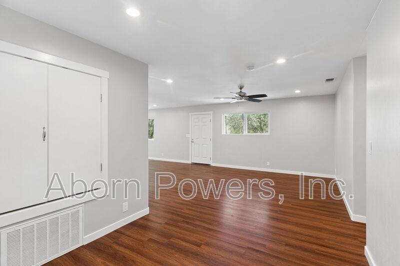 2760 Coloma St #15 - Photo 7 of 20