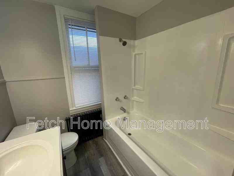 631 Roosevelt Ave #2 - Photo 5 of 14