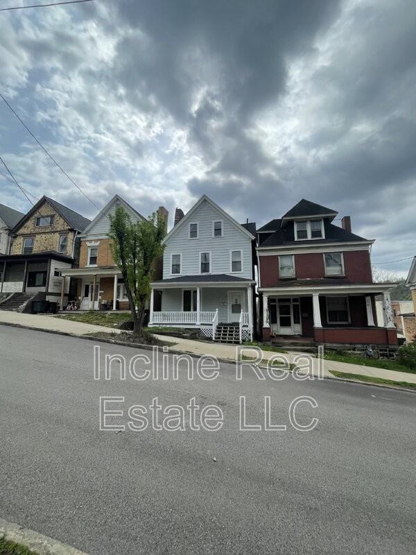 561 2nd St - Photo 2 of 26